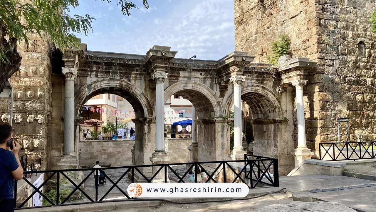 دروازه هادریان1