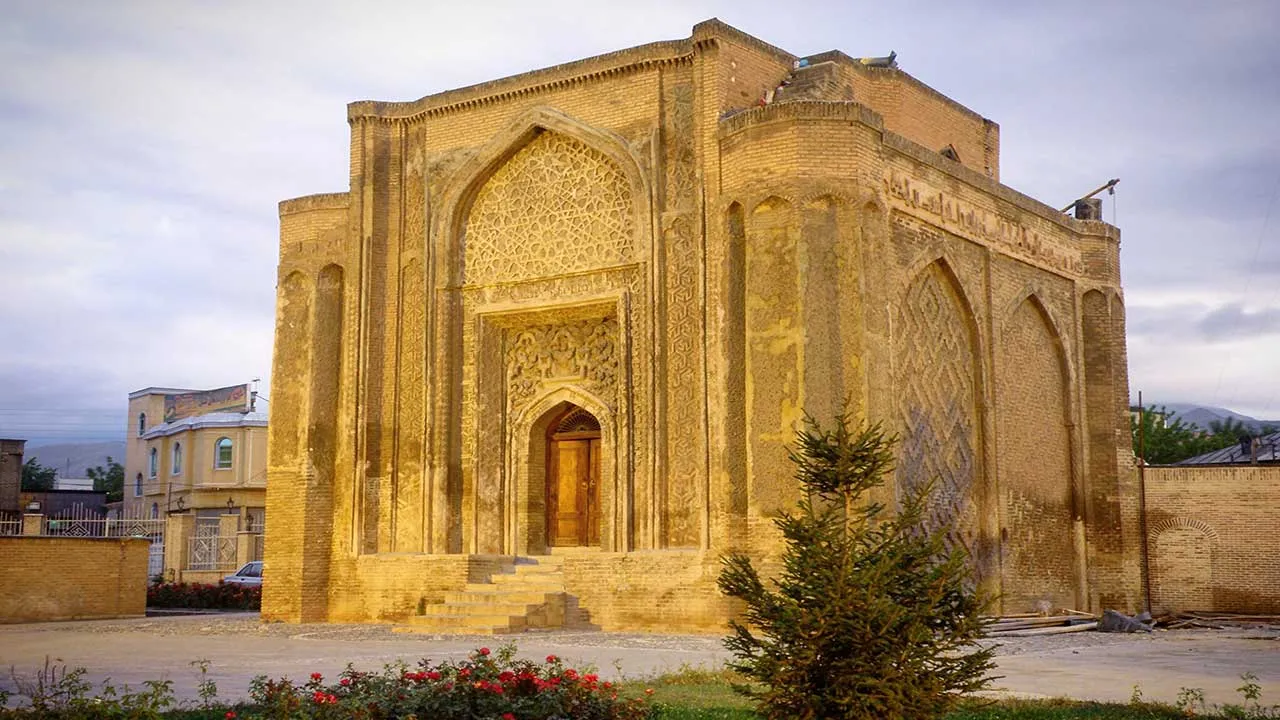 گنبد علویان همدان