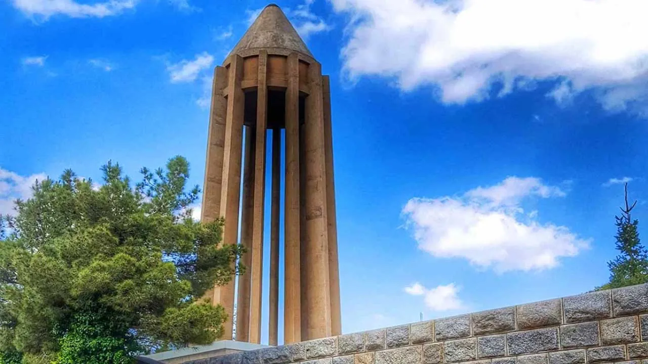 آرامگاه ابوعلی سینا در همدان