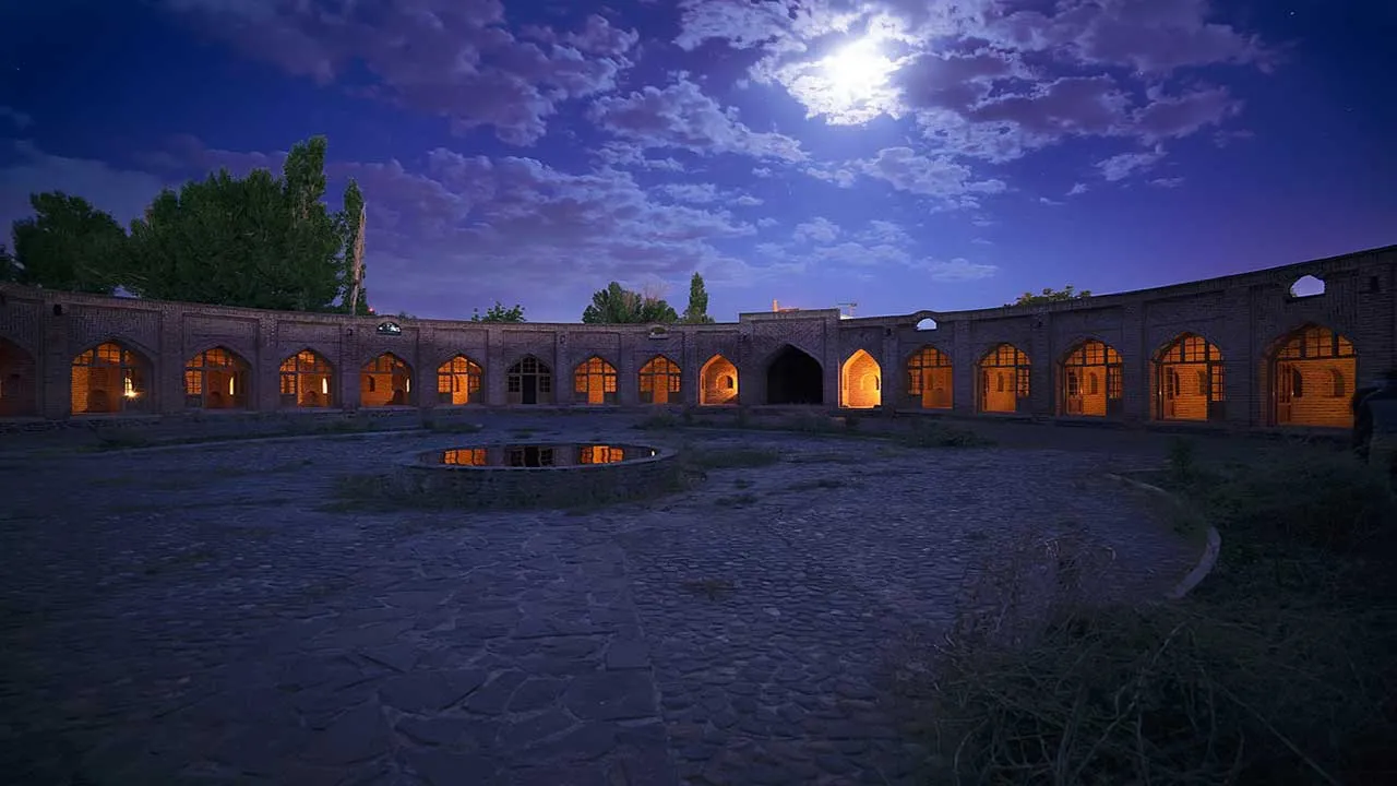 تاج آباد، کاروانسرایی مدور و متفاوت در همدان