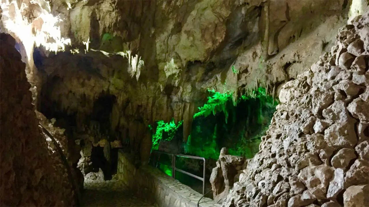 غار قوری قلعه اورامانات