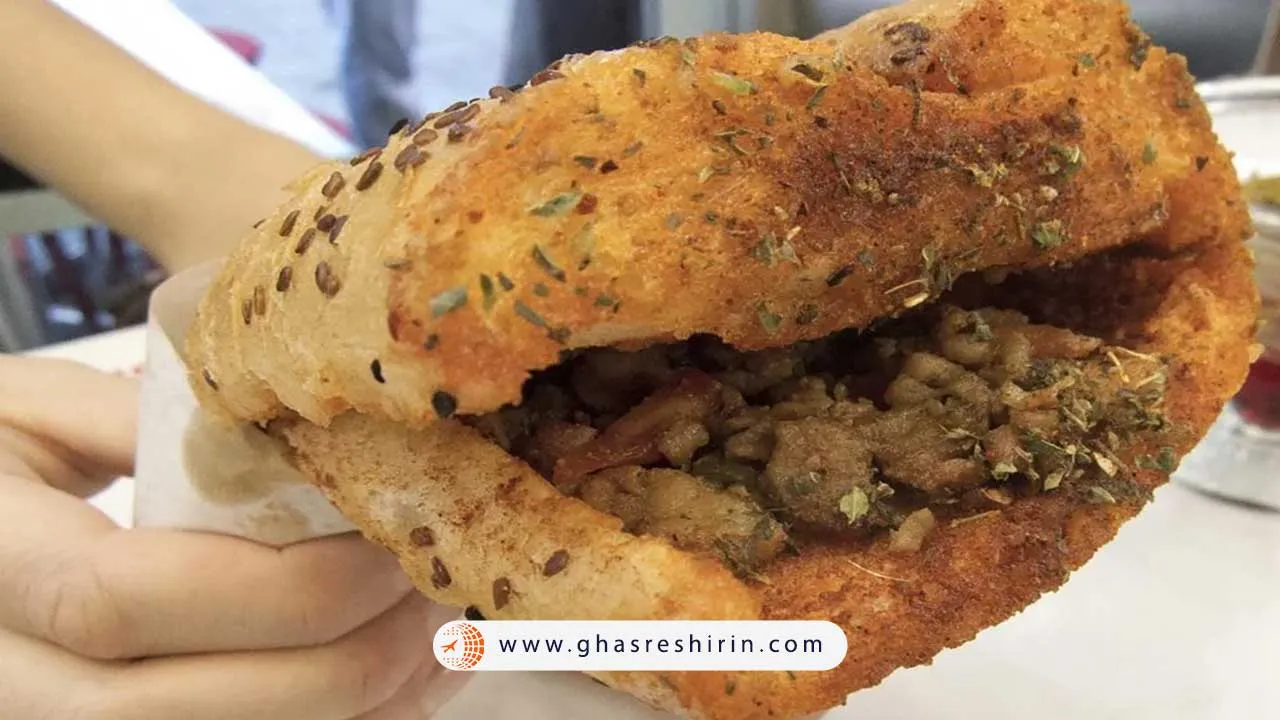 کوکورچ استانبول (kokorec) از معروف ترین غذاهای خیابانی استانبول