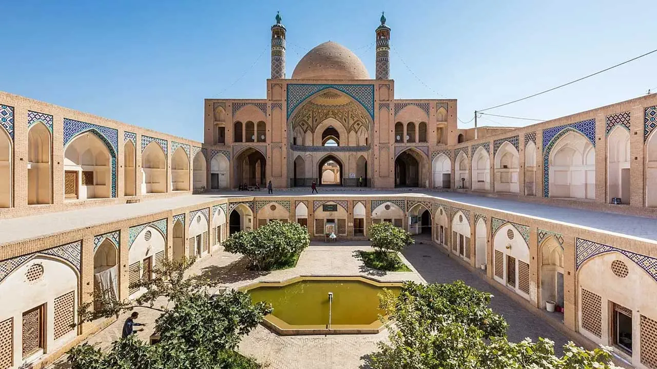 گشتی در کاشان؛ شهر گل و گلاب و تاریخ