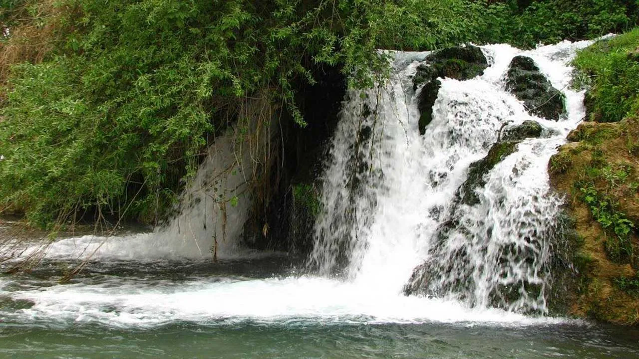 آبشارهای آرپناه در سرزمین بختیاری‌ها