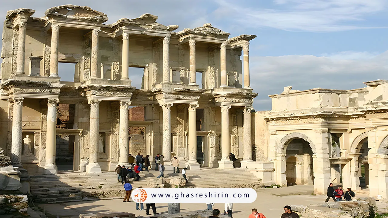 کشف بقایای آرامگاه توسط چارلز نیوتون