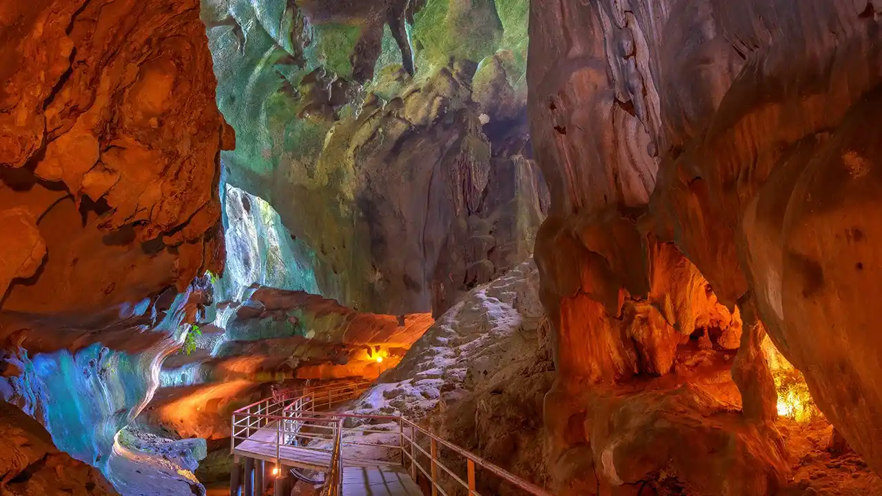 غار گوا تمپورانگ