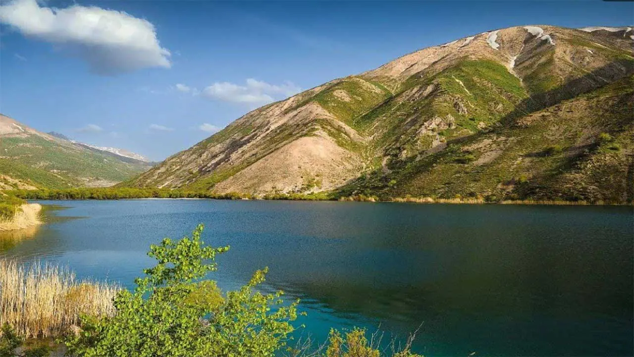 دریاچه گهر، فیروزه‌ای در دامان اشترانکوه