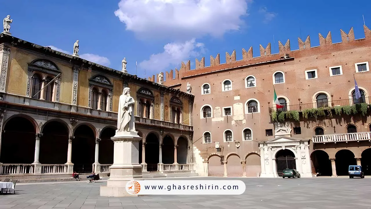 پیاتزا دی سینیوری (Piazza dei Signori)