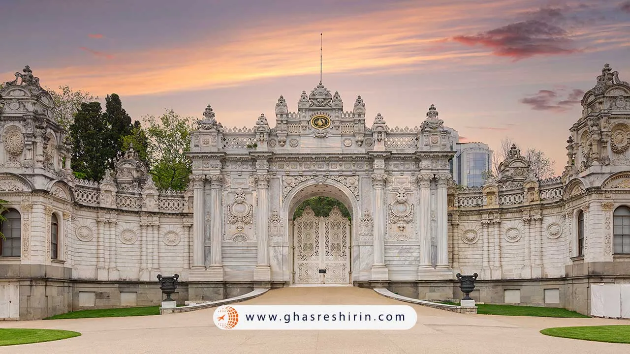 کاخ دولماباغچه (Dolmabahce Palace)