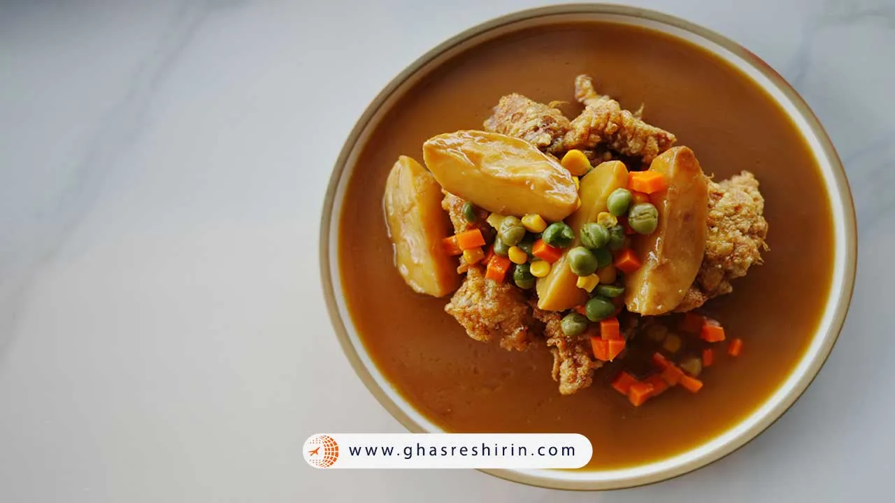 خوردن غذاهای محلی در اطراف غارهای باتو مالزی