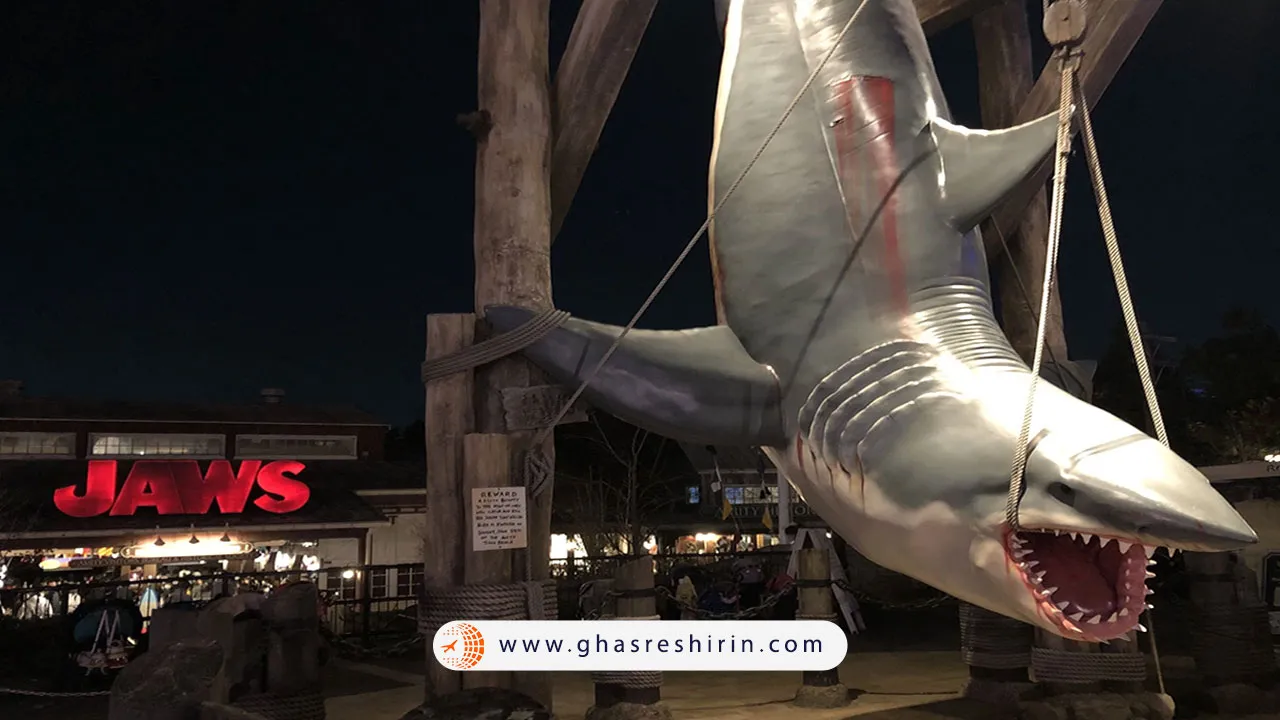 آرواره‌ها: حمله کوسه غول‌ پیکر (Jaws – Amity Village)