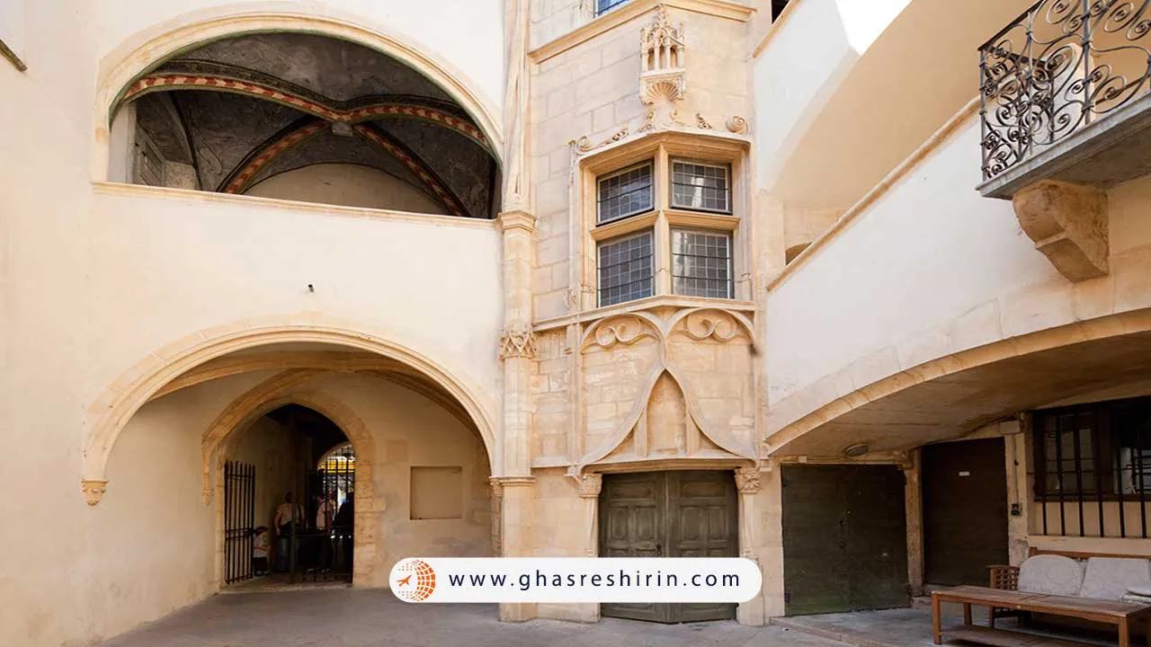 گذرگاه های رنسانس (TRABOULES) در لیون