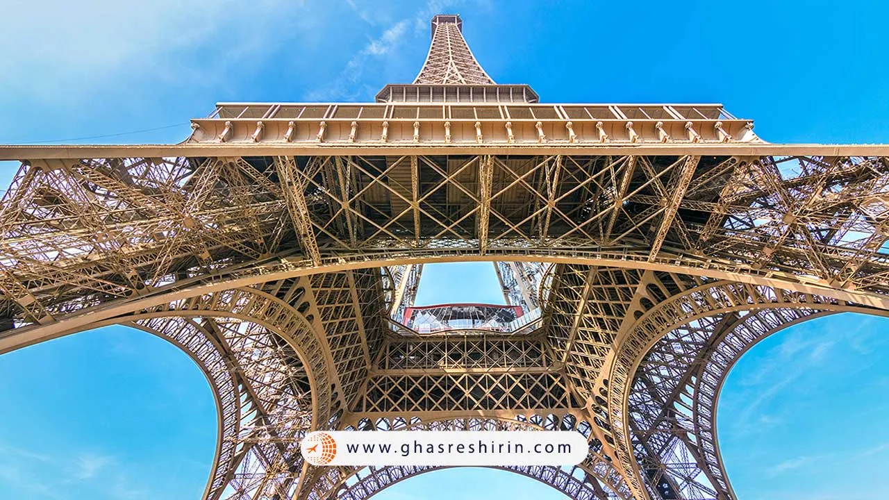 داخل برج ایفل