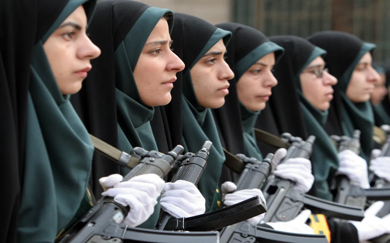 سربازی دختران