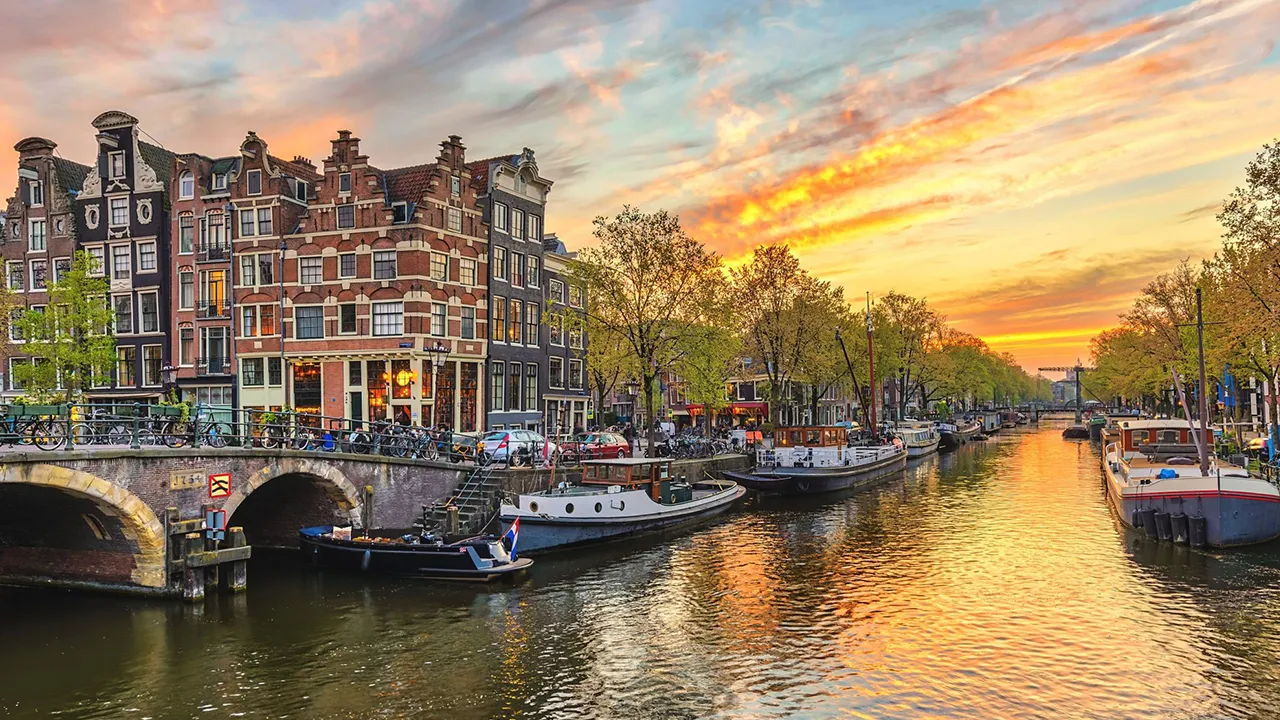 کانال های شهر آمستردام