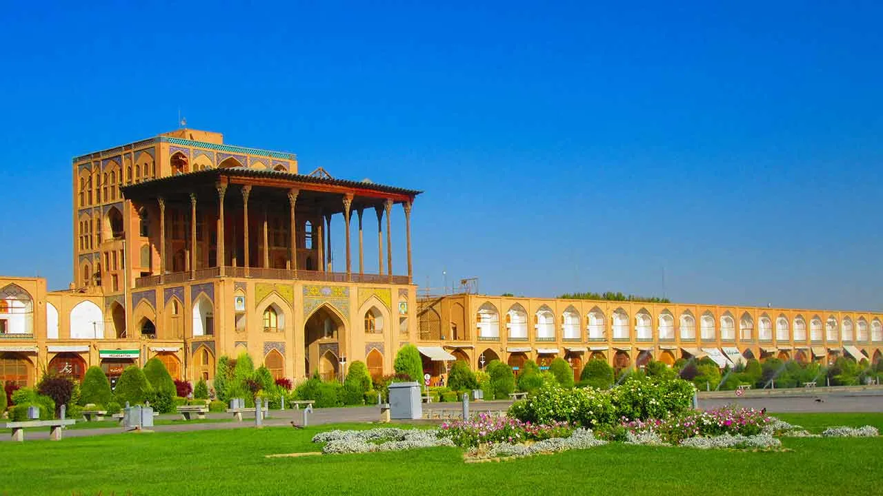 عمارت عالی قاپو اصفهان