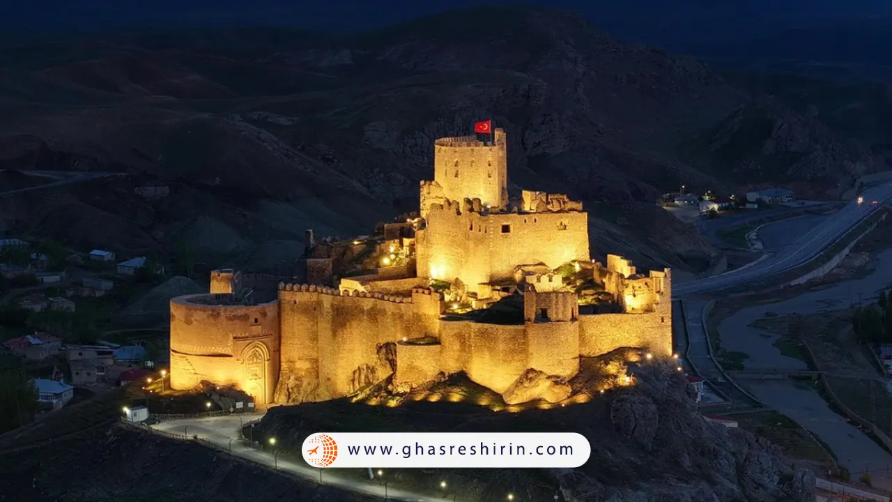 قلعه هوشاپ وان