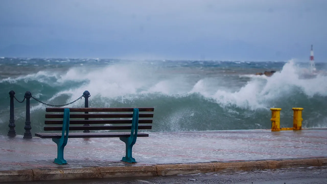 وزش بادهای شدید در یونان
