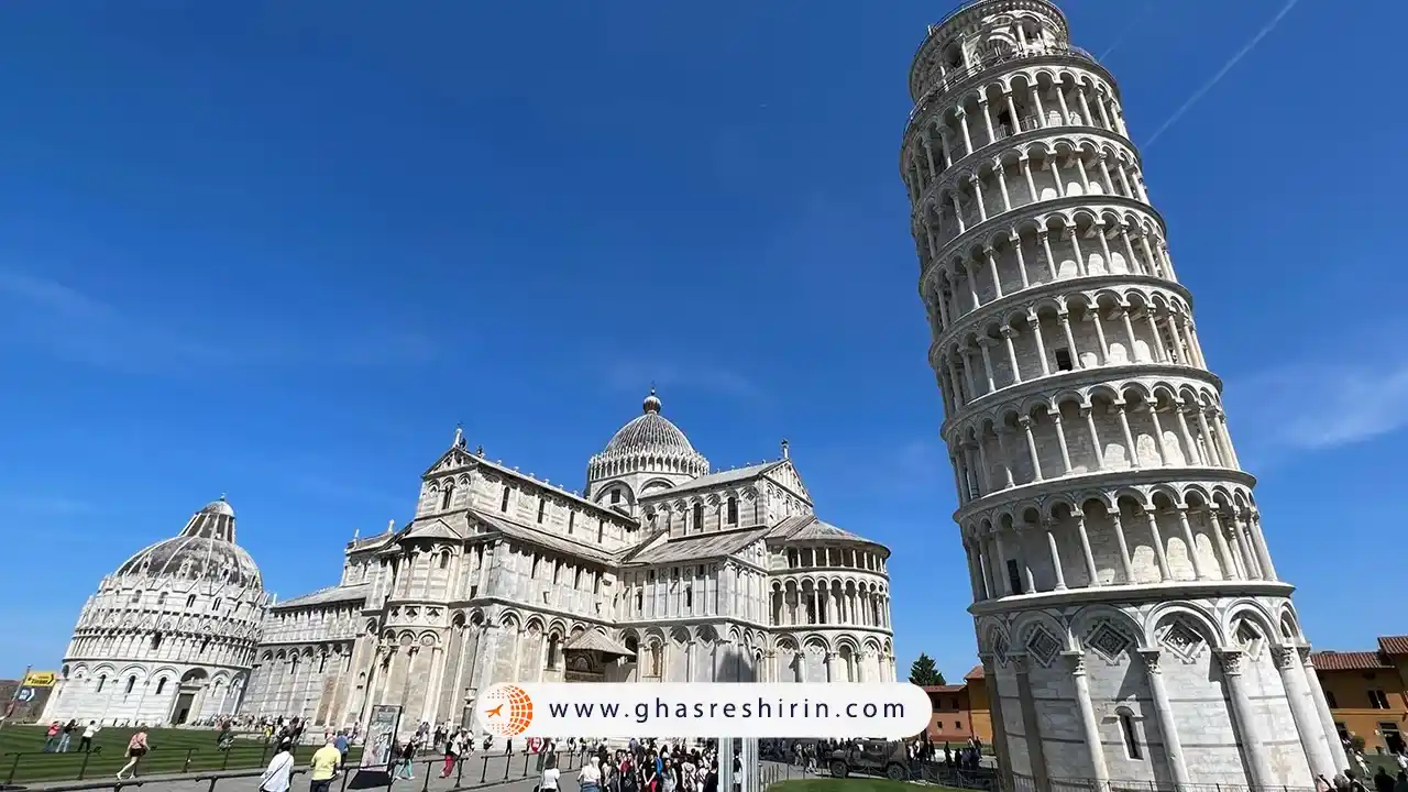 برج پیزا در شب