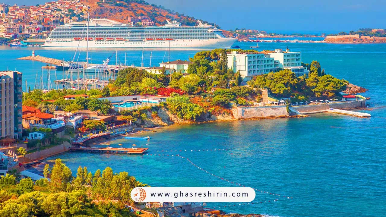 کوش آداسی، آثار تاریخی در کنار ساحل