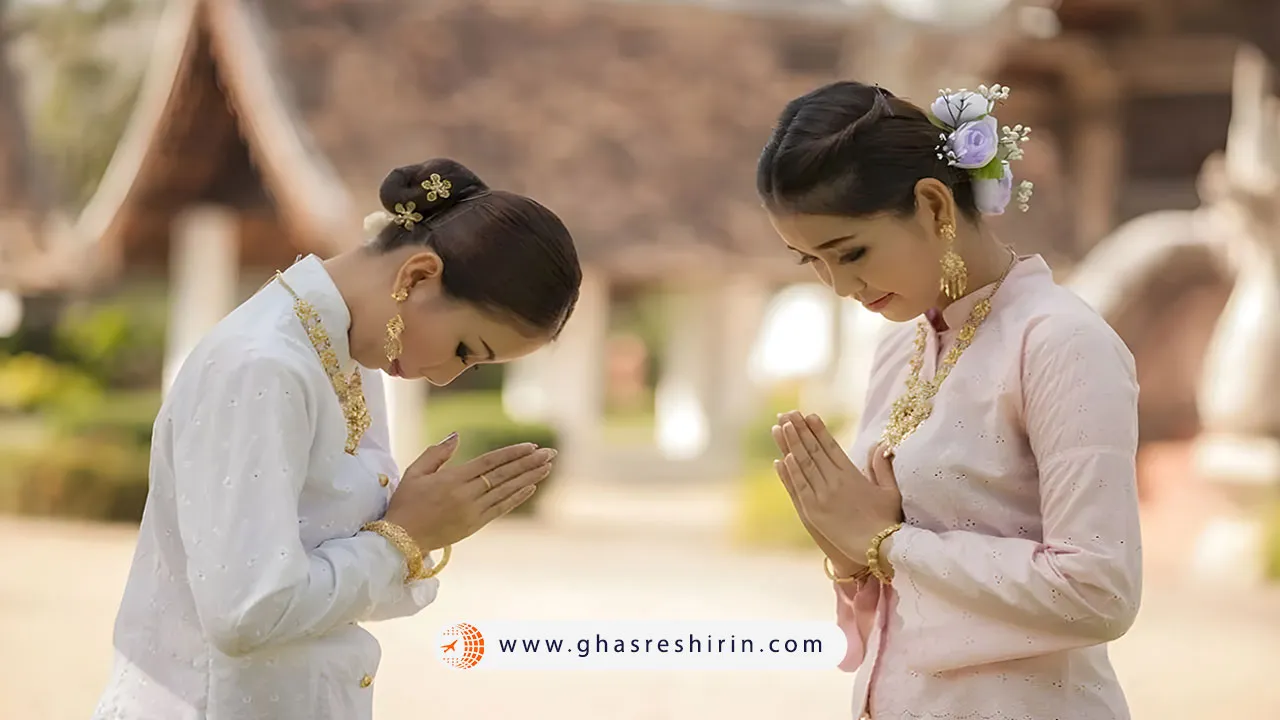 سلام کردن با حرکت «وای» (Wai) یکی از قوانین کشور تایلند برای زنان
