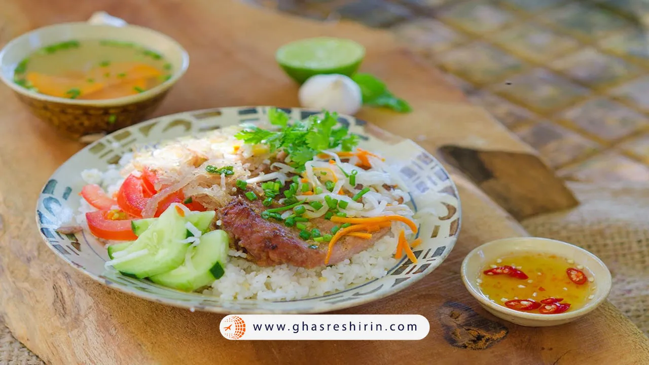 کوم تام (Cơm Tam): برنج شکسته با گوشت کبابی