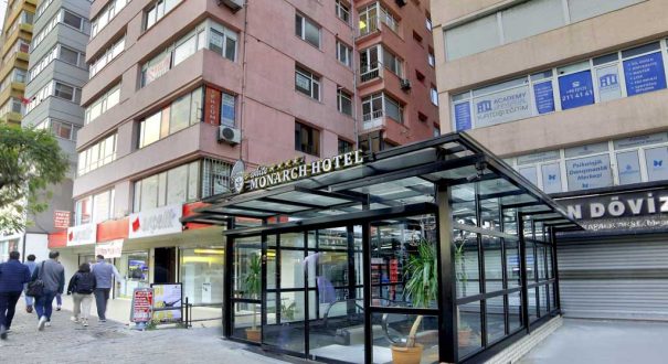 entry-whitemonarch درب ورودی هتل وایت مونارچ استانبول