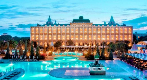 استخر روباز هتل آستریا کرملین پالاس آنتالیا استخر روباز هتل آستریا کرملین پالاس آنتالیا