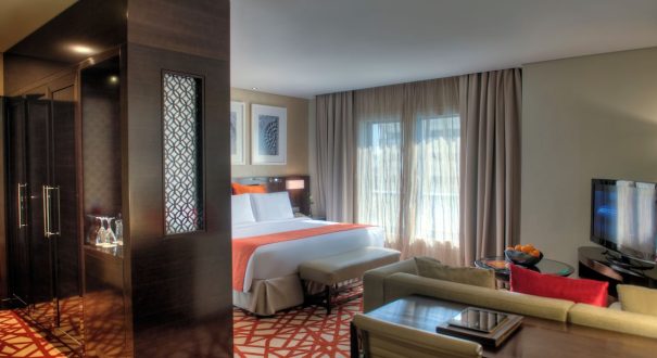 hotel-crowne-plaza-dubai (13) هتل کرون پلازا دبی (Crowne Plaza Dubai)