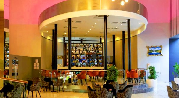 لابی بار هتل کریستال سنترو آنتالیا لابی بار هتل کریستال سنترو آنتالیا