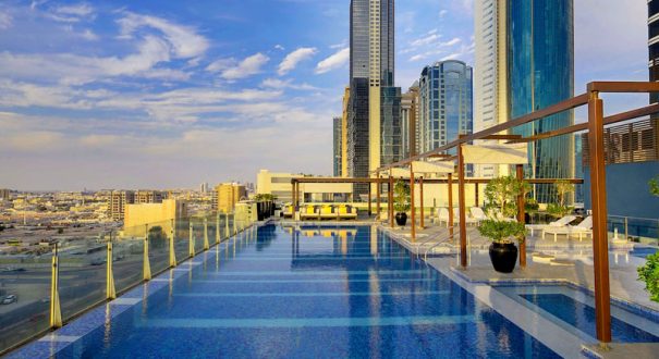 استخر روباز هتل وکو دبی استخر روباز هتل وکو دبی