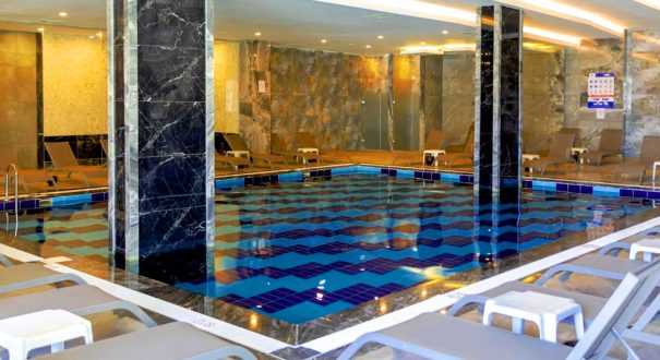 استخر سرپوشیده هتل کریستال سنترو آنتالیا استخر سرپوشیده هتل کریستال سنترو آنتالیا