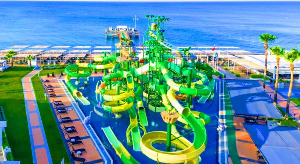 پارک آبی هتل کریستال سنترو آنتالیا پارک آبی هتل کریستال سنترو آنتالیا