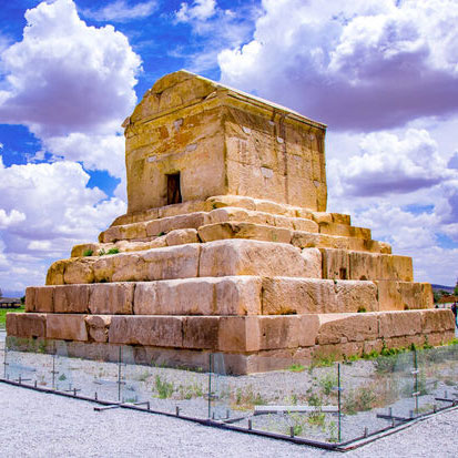 آرامگاه کوروش، نگینی در پایتخت ایران باستان