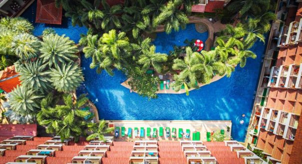 استخر هتل استخر هتل