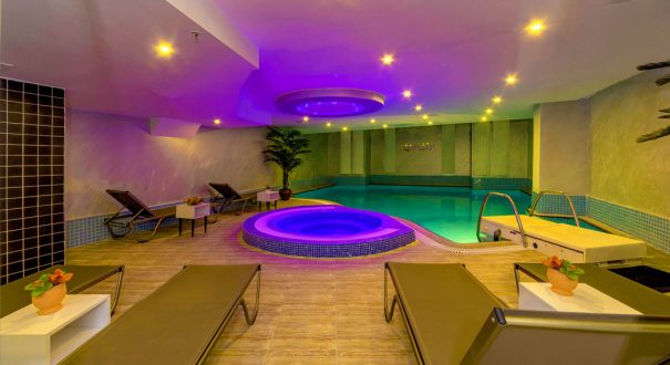 استخر سرپوشیده هتل یورو پلازا استانبول استخر سرپوشیده هتل یورو پلازا استانبول