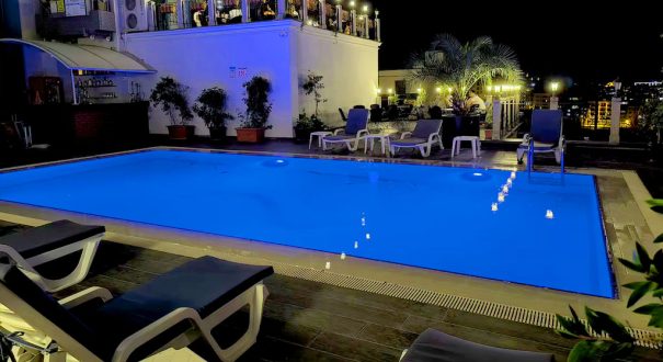 استخر روباز هتل یورو پلازا استانبول استخر روباز هتل یورو پلازا استانبول