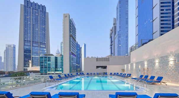 استخر هتل رز ریحان بای روتانا دبی استخر هتل رز ریحان بای روتانا دبی