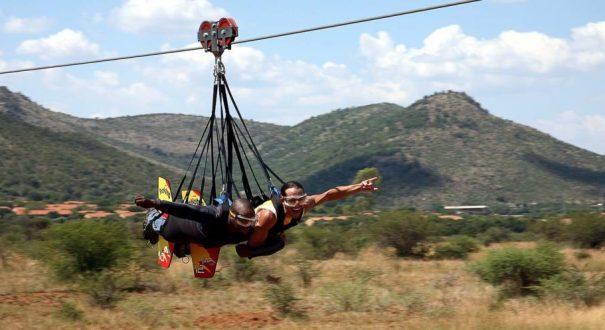 پرواز با زیپ لاین