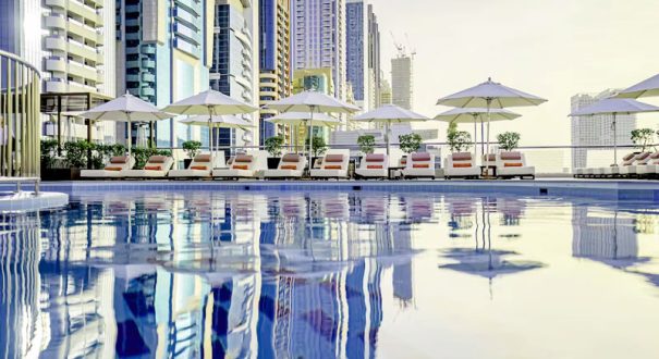 استخر روباز هتل تاورز روتانا دبی استخر روباز هتل تاورز روتانا دبی