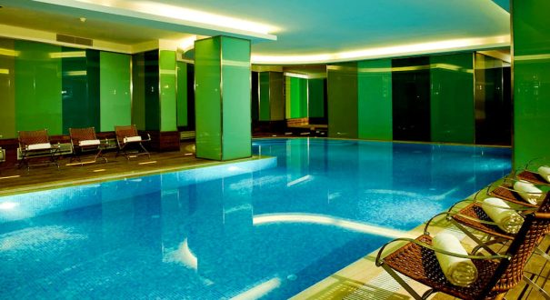 Crowne Plaza Harbiye استخر سرپوشیده هتل کرون پلازا هاربیه استانبول