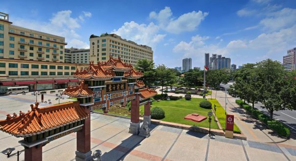 فضای بیرون هتل هتل DONGFANG HOTEL GOANGHZHOU