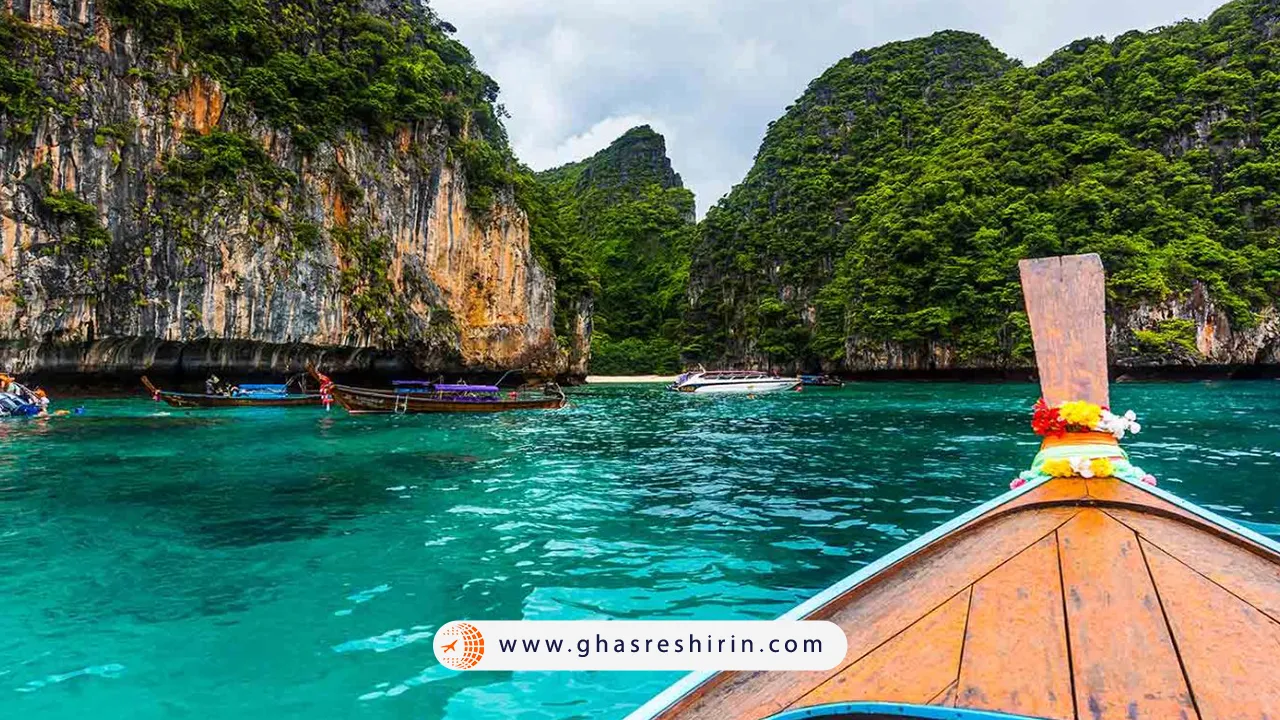 قایق سواری در فی فی