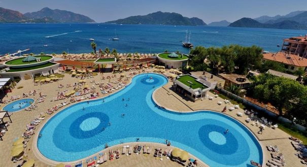 استخر روباز هتل استخر روباز هتل