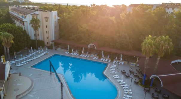 استخر سرباز هتل استخر سرباز هتل