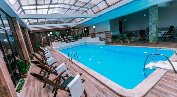 استخر سرپوشیده هتل استخر سرپوشیده هتل