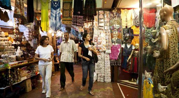 گذرگاه کولابا ( Colaba Causeway ) گذرگاه کولابا ( Colaba Causeway )