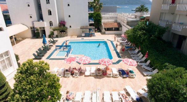 استخر روباز هتل سرین مارماریس استخر روباز هتل سرین مارماریس