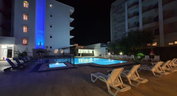 استخر هتل سرین مارماریس استخر هتل سرین مارماریس