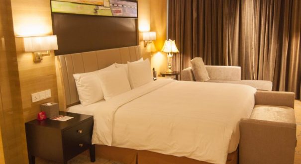 اتاق تخت کینگ هتل کراون پلازا نوا اسکوار اتاق تخت کینگ هتل کراون پلازا نوا اسکوار